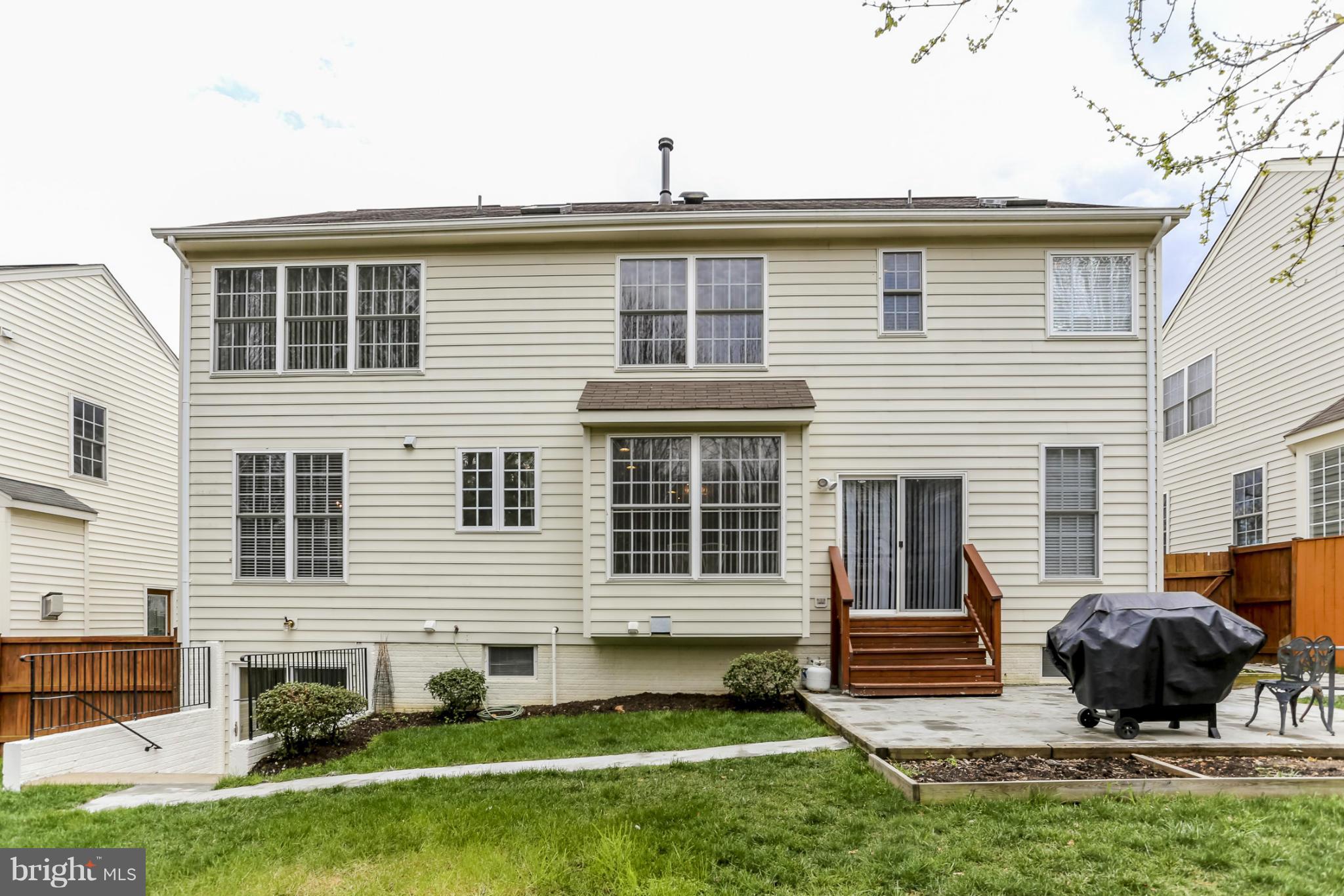 RIDGEFIELD VILLAGE - Residential