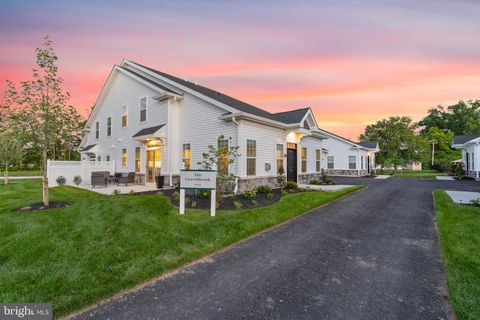 29 CEDAR CIRCLE 15 LEVITTOWN PA 19055