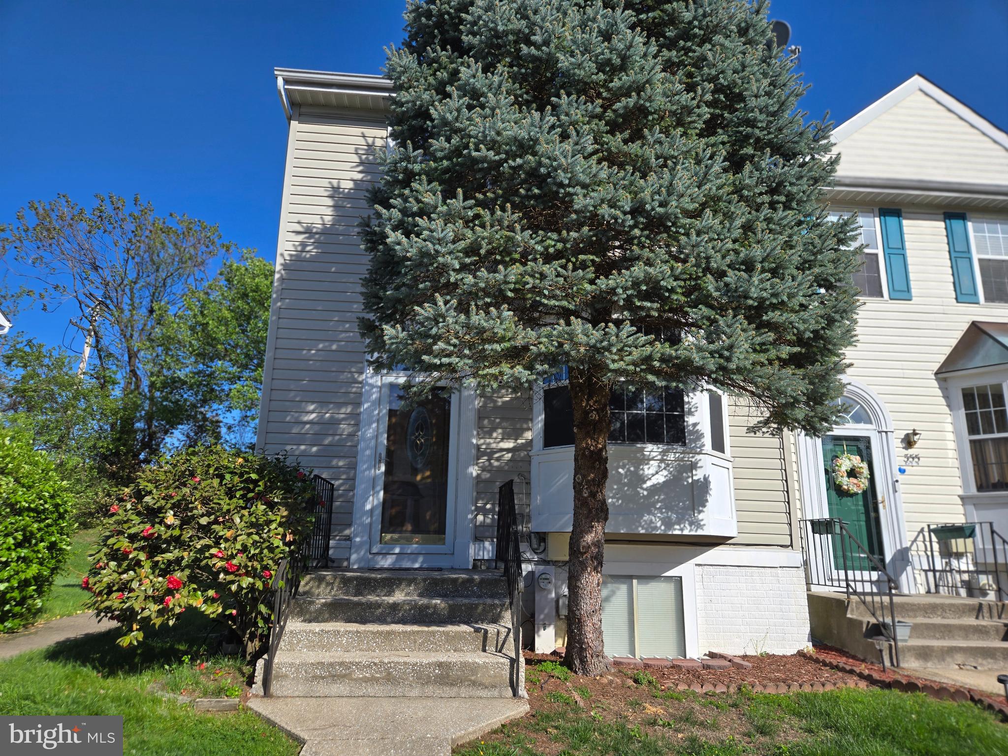 353 LINDERA COURT