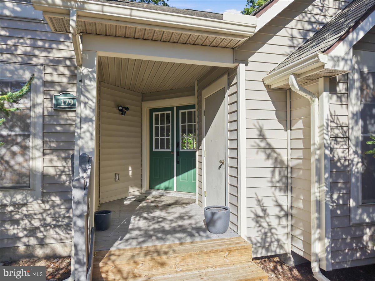 179 HAWTHORNE COURT