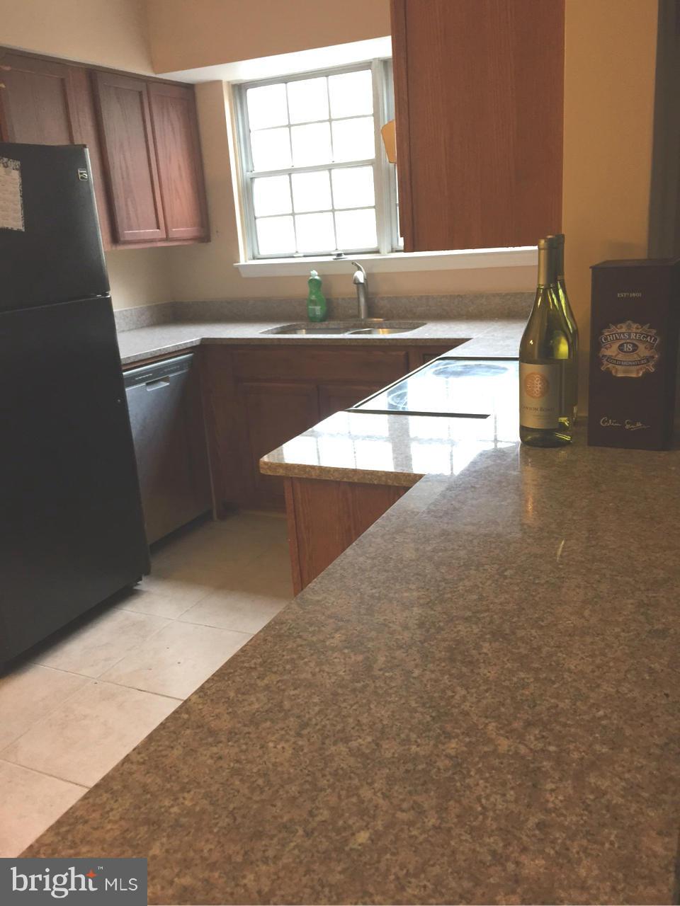 ANTIETAM SQUARE I / II - Residential Lease