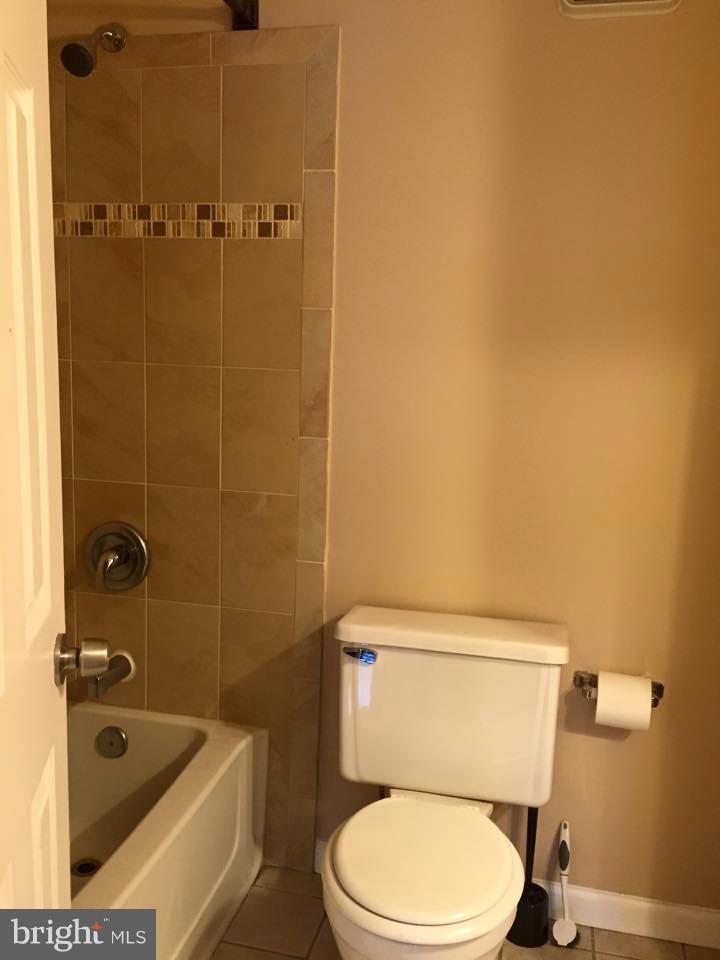 ANTIETAM SQUARE I / II - Residential Lease