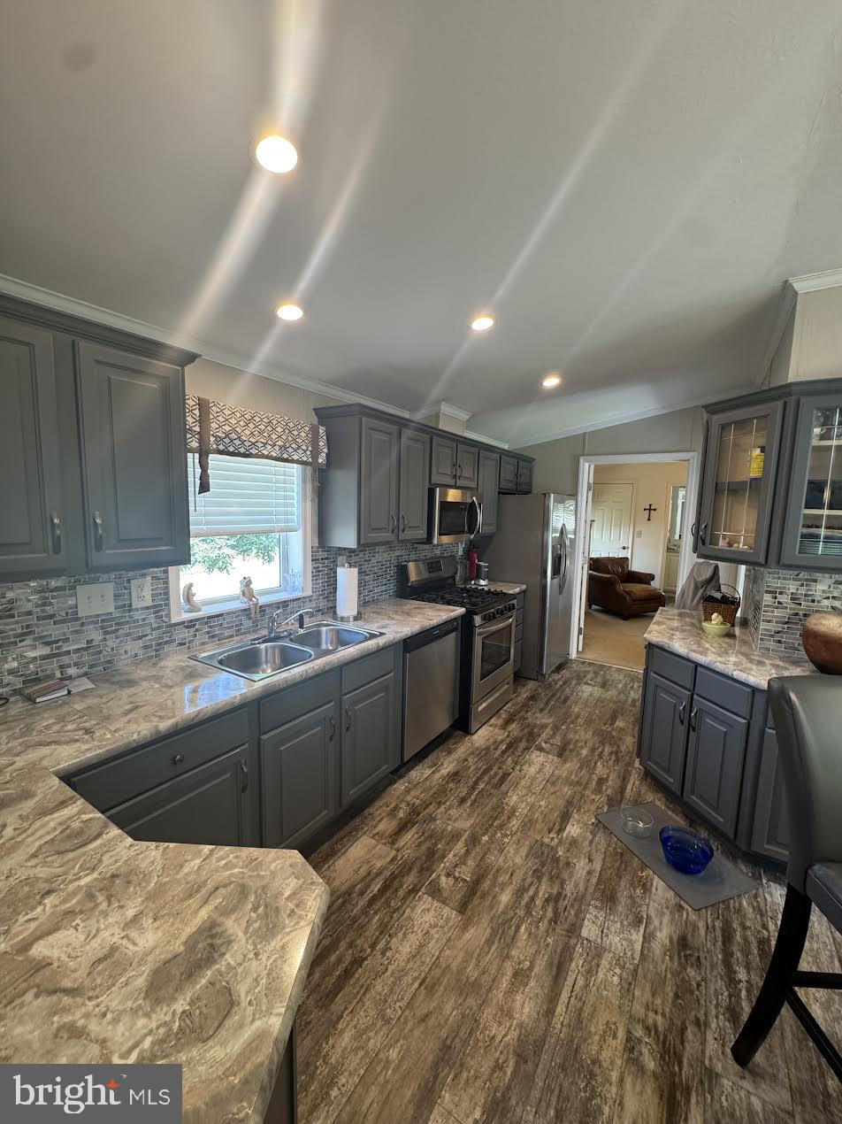 19 MEADOWBROOK DRIVE