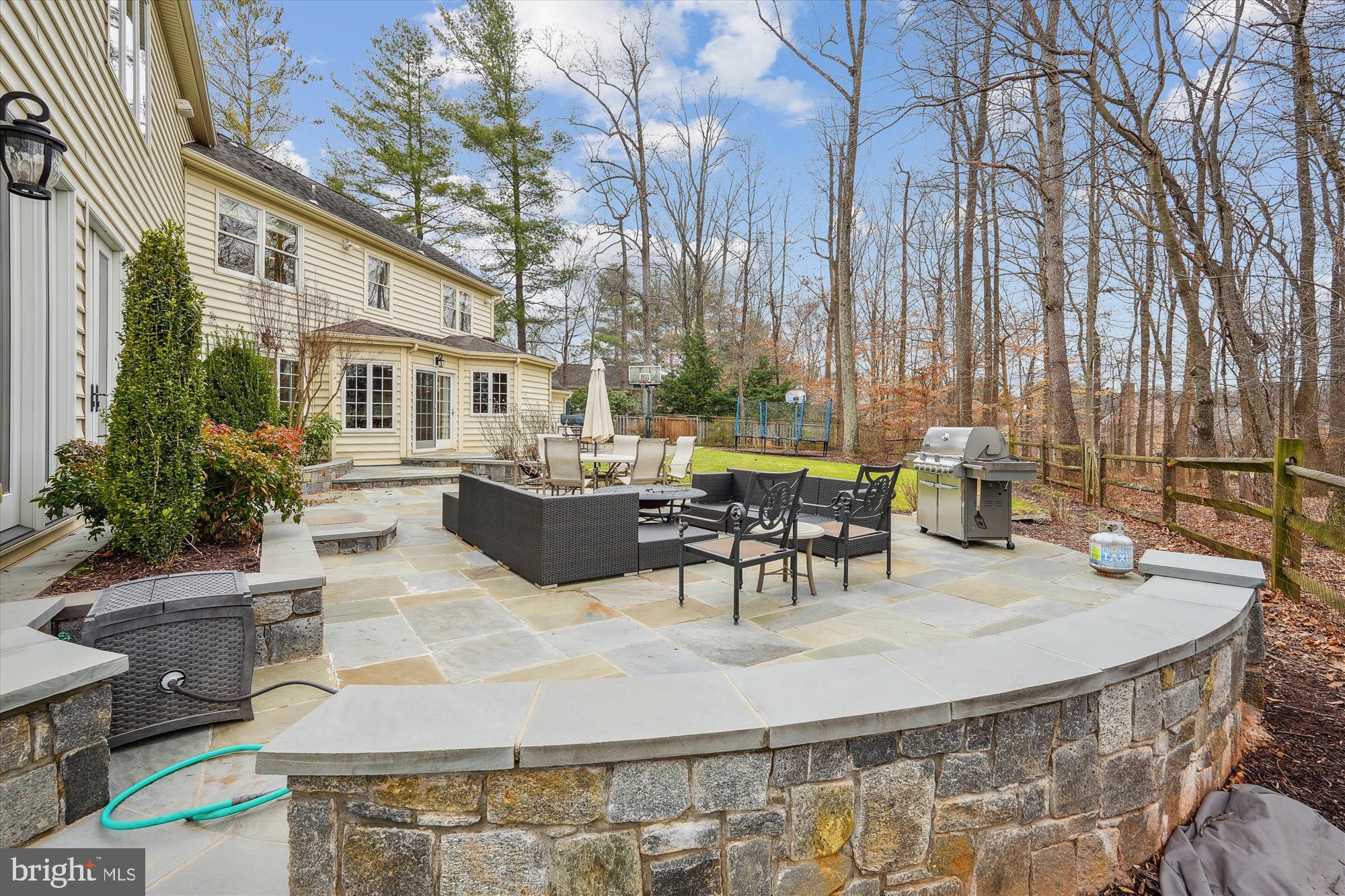 FALLSREACH - Residential