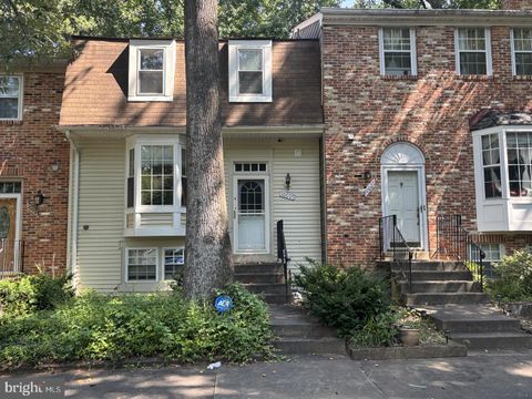 10025 CHESTNUT WOOD LANE BURKE VA 22015