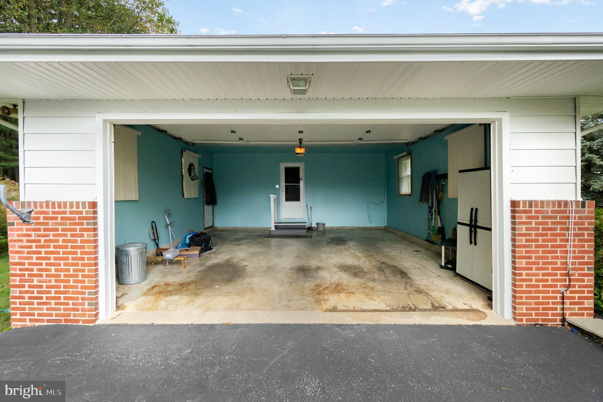 BEE TREE MANOR - Residential