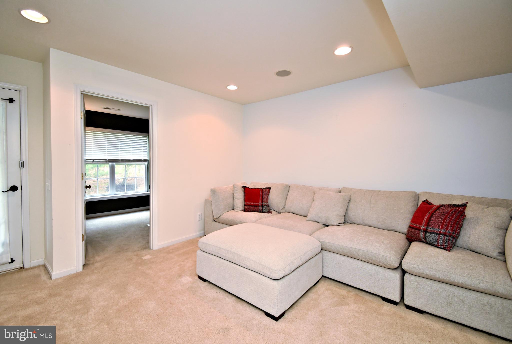 LONGFORD CROSSING - Residential