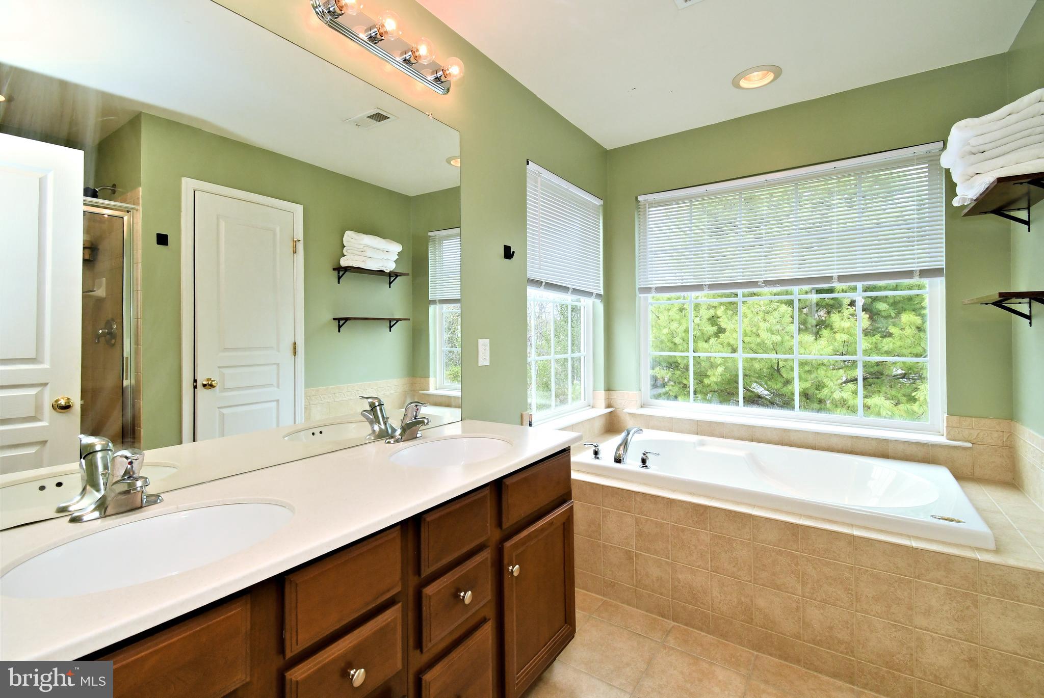 LONGFORD CROSSING - Residential