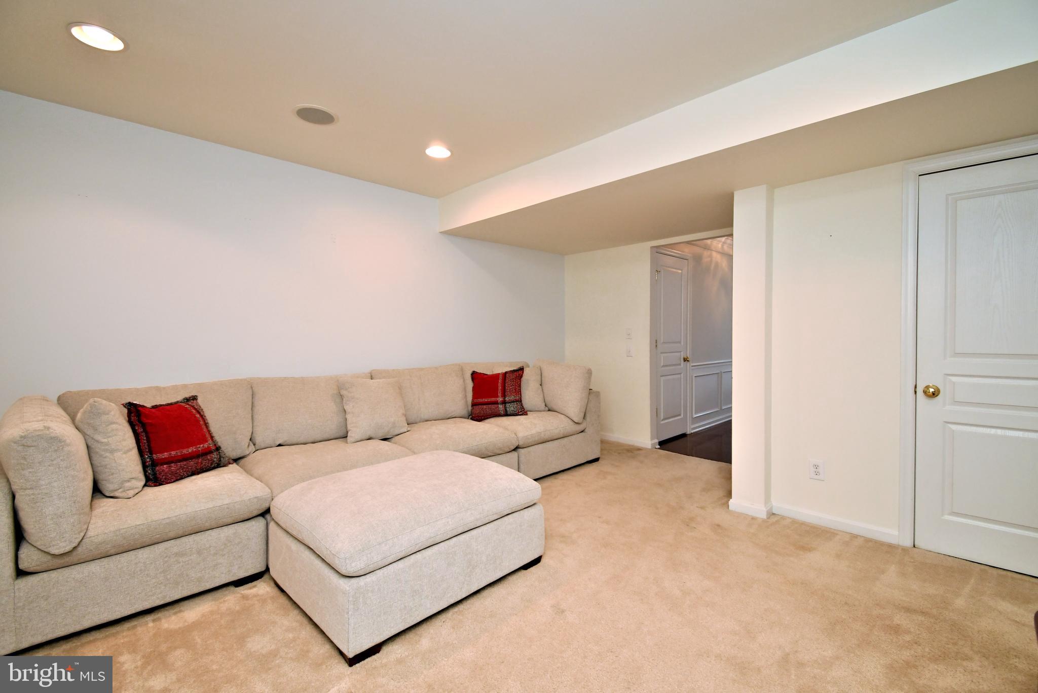 LONGFORD CROSSING - Residential