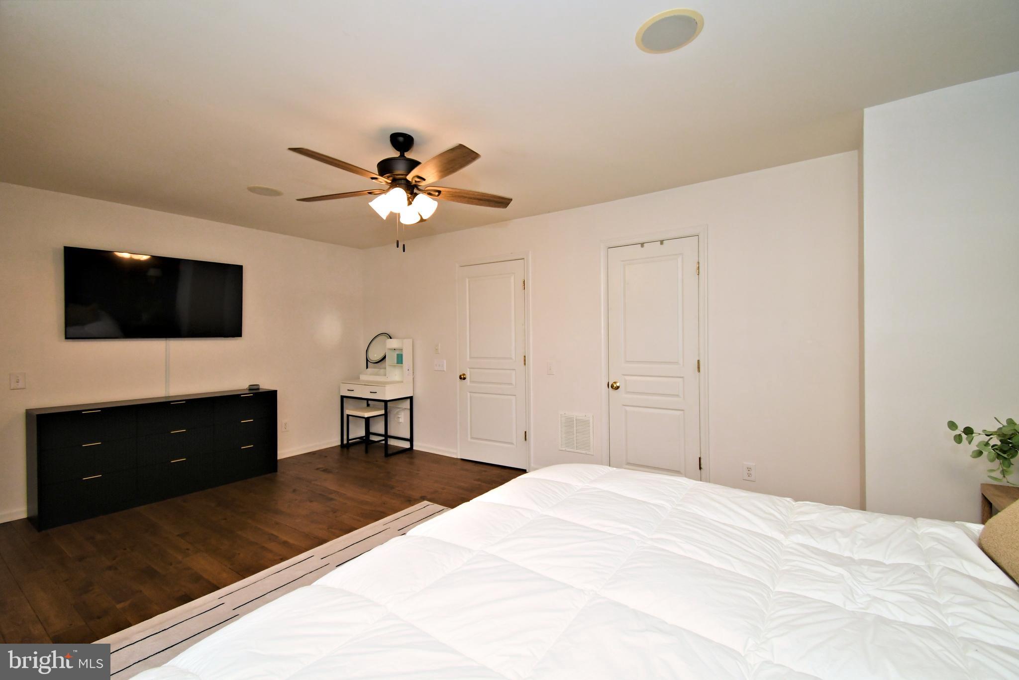 LONGFORD CROSSING - Residential