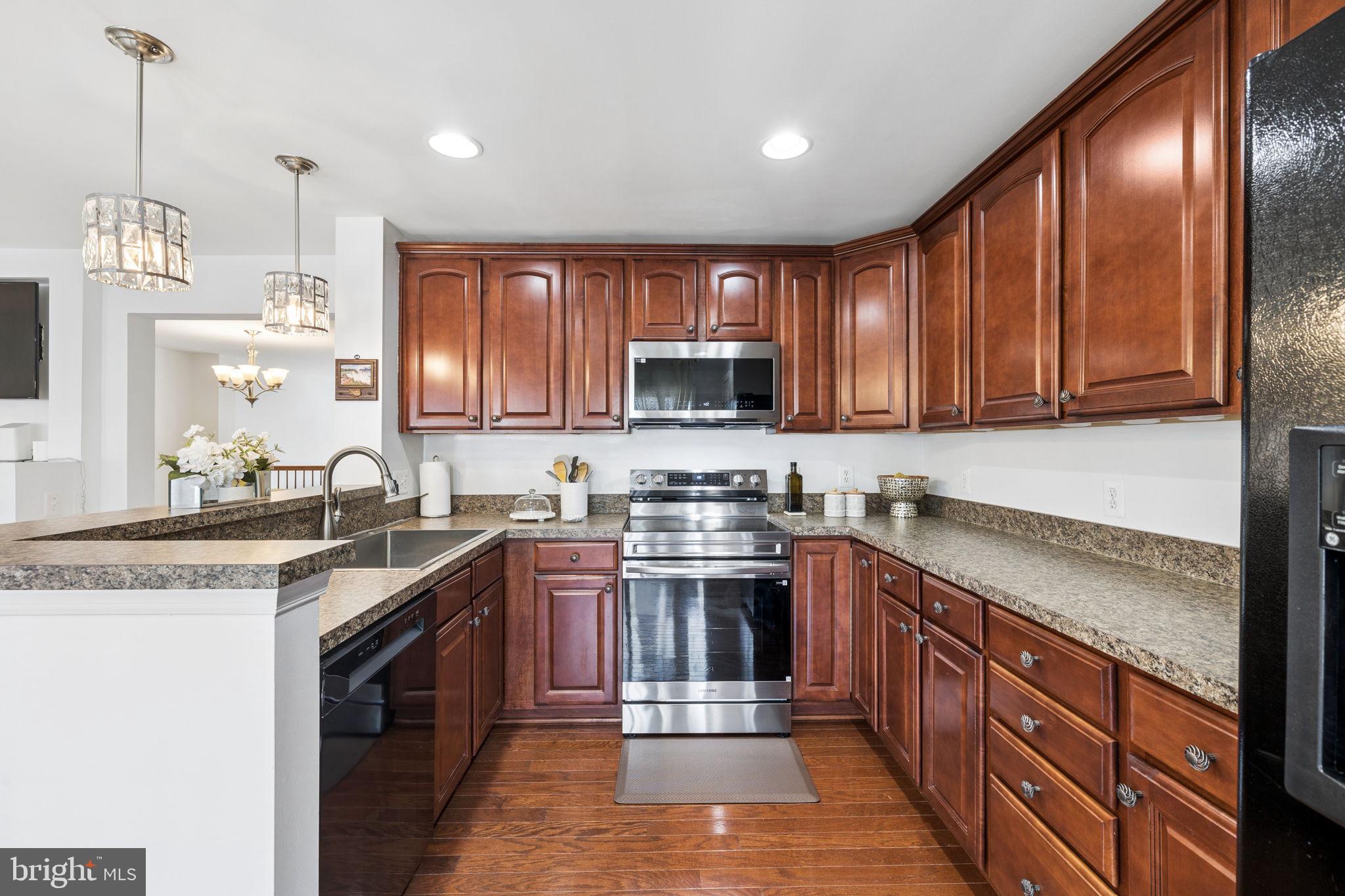 MARKET CENTER CONDOMINIUM - Residential