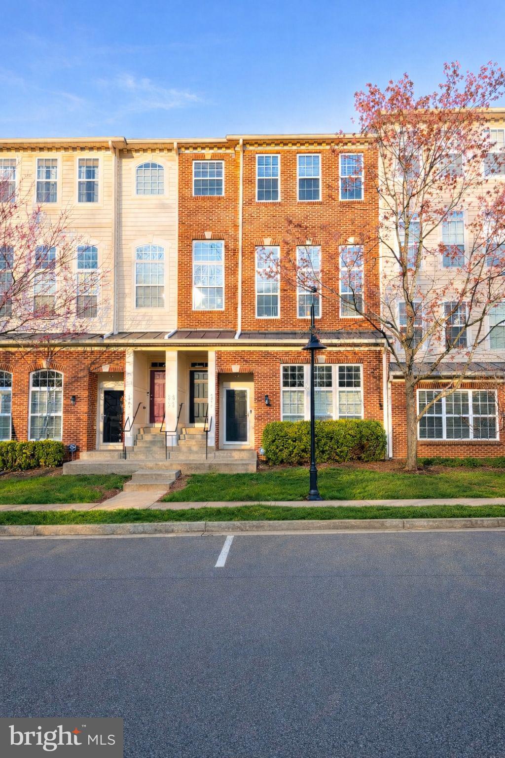 MARKET CENTER CONDOMINIUM - Residential