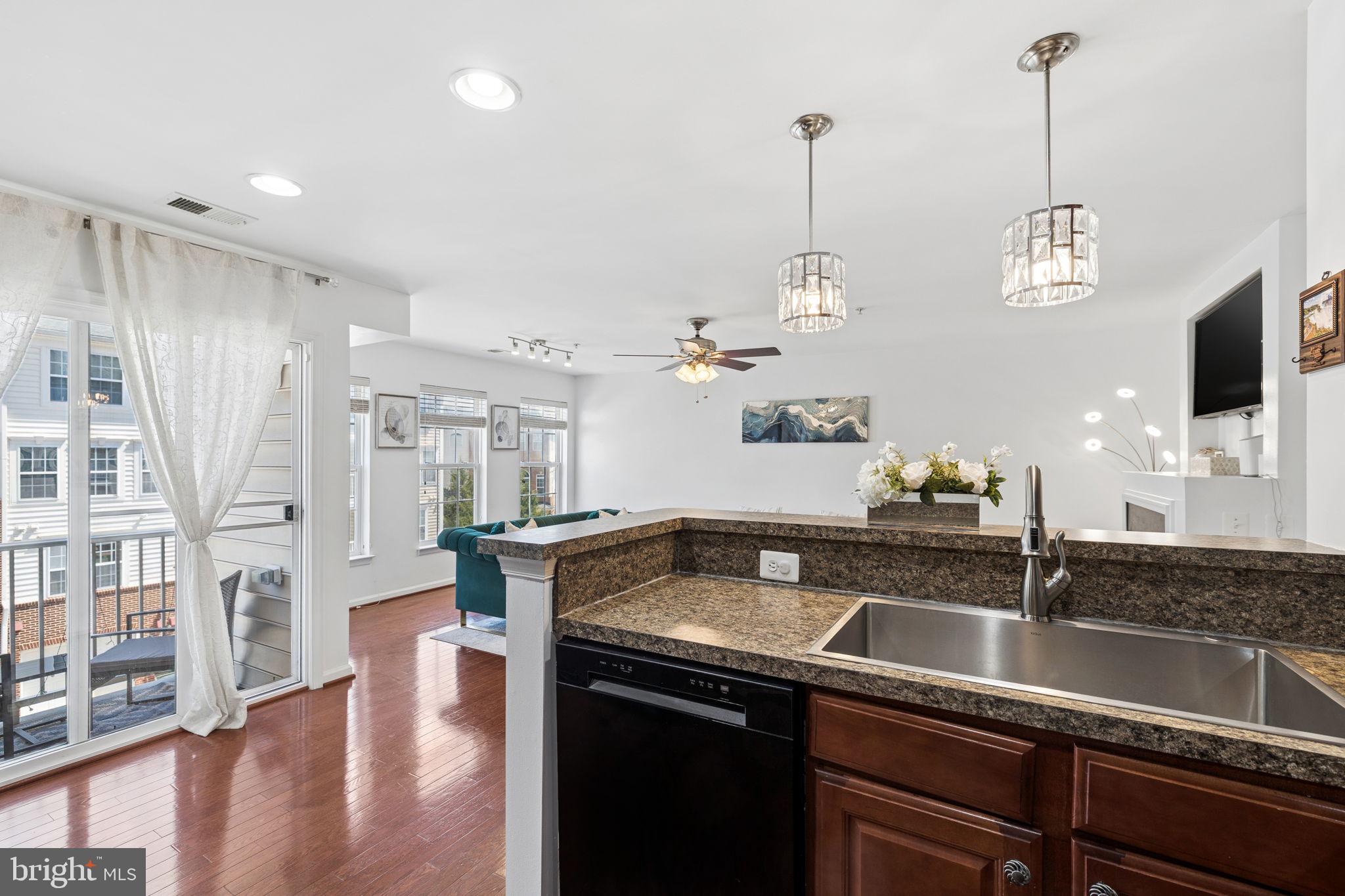 MARKET CENTER CONDOMINIUM - Residential