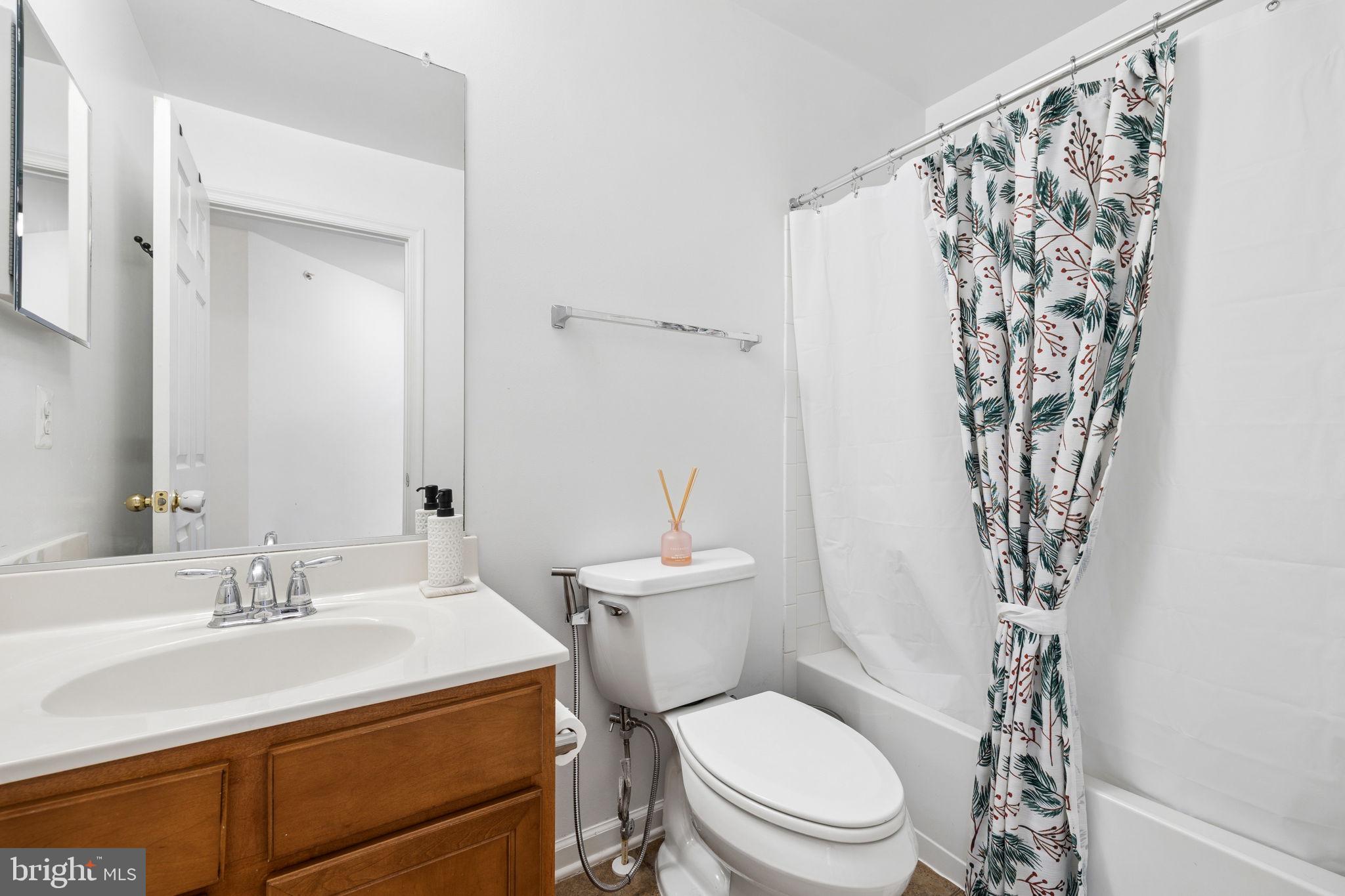 MARKET CENTER CONDOMINIUM - Residential