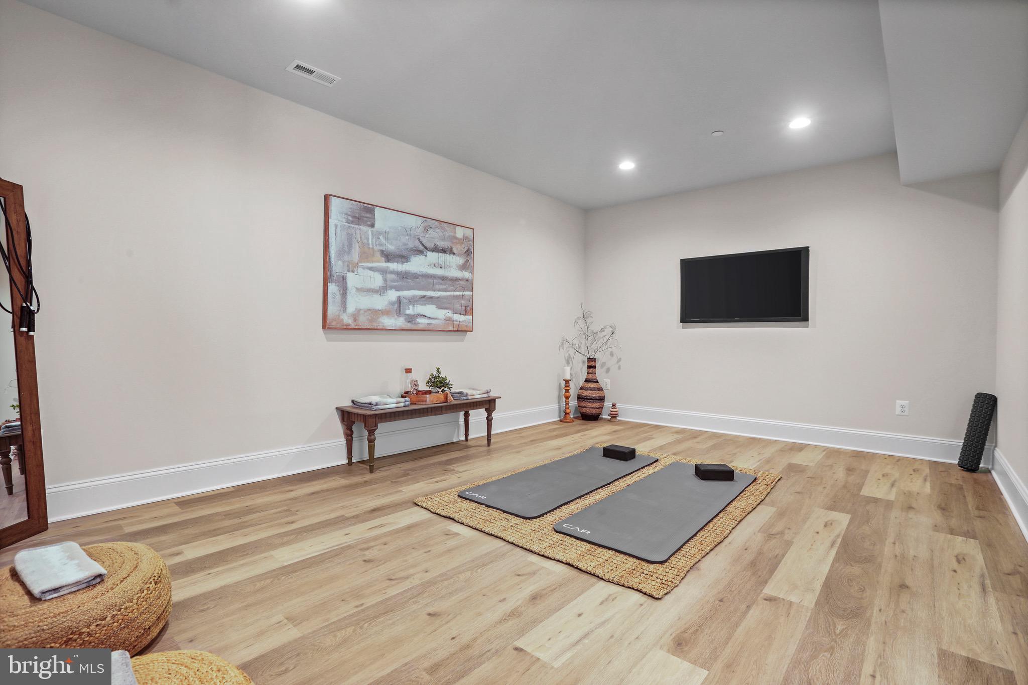 SOMERSET - Residential