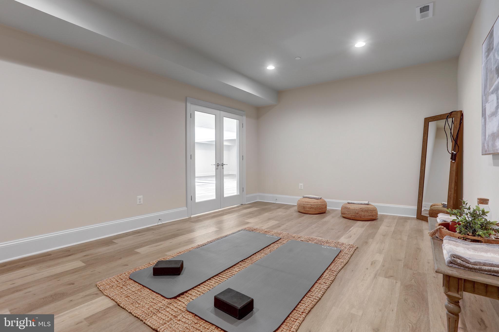 SOMERSET - Residential