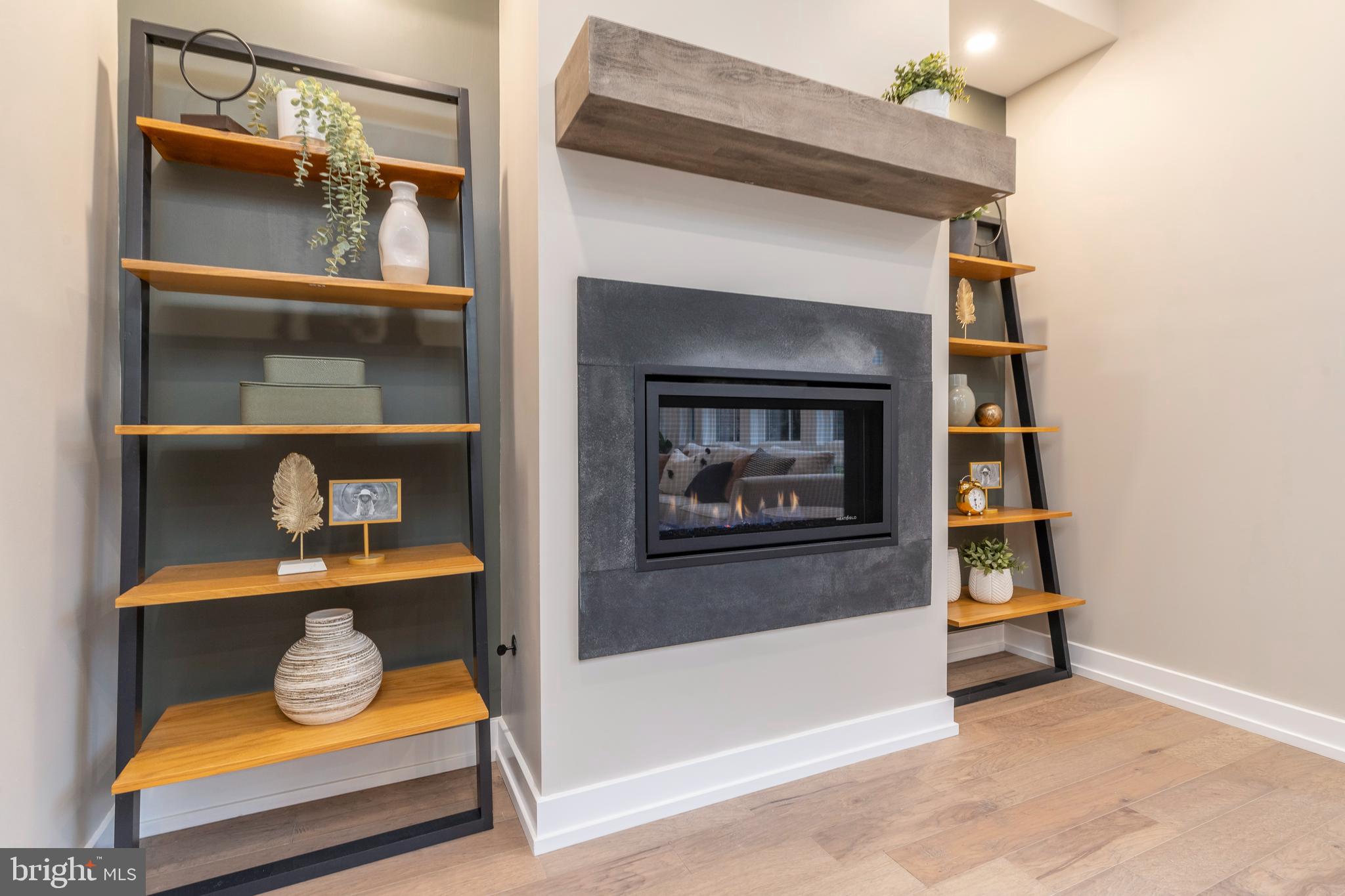 CHESTNUT HILL - Residential