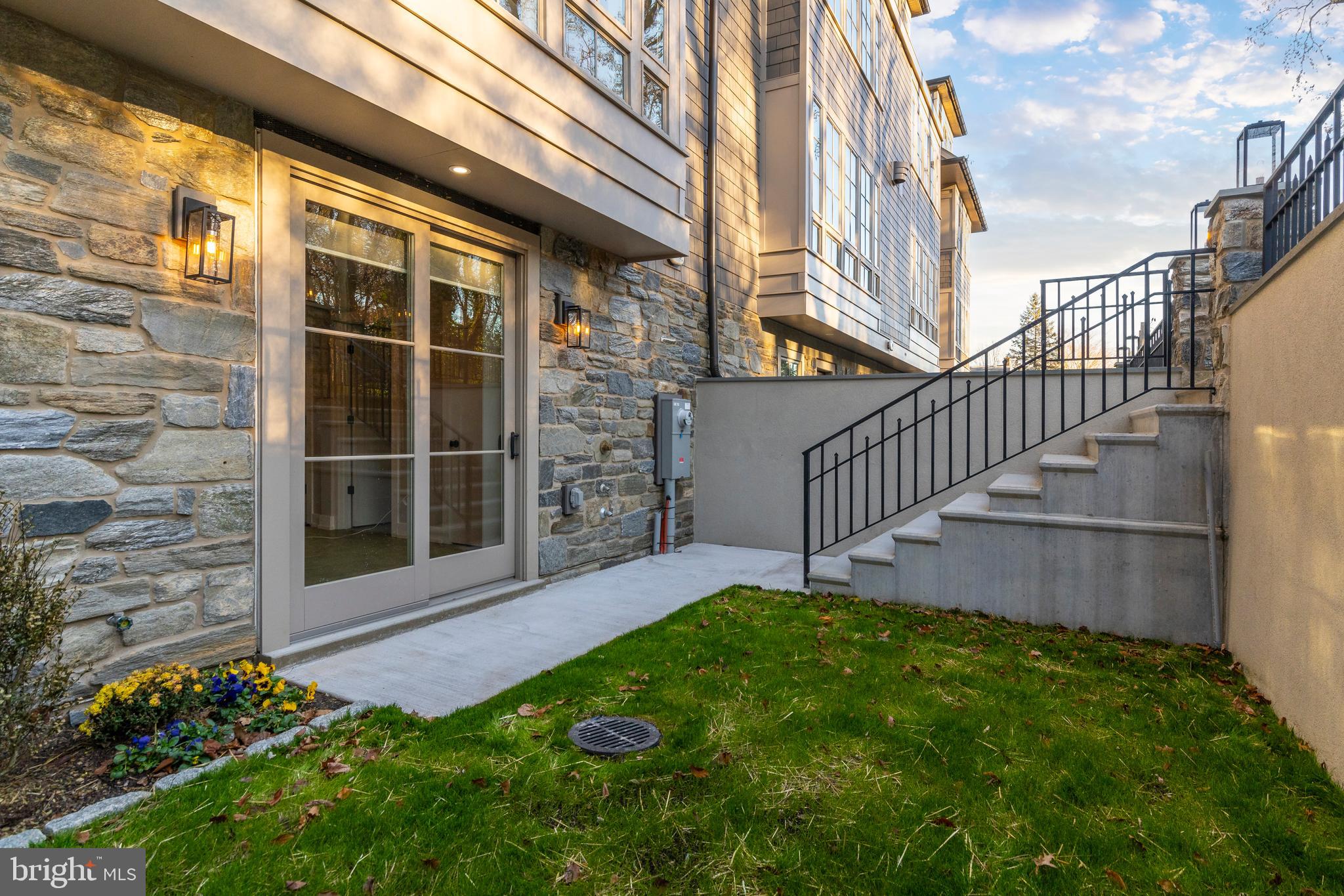 CHESTNUT HILL - Residential