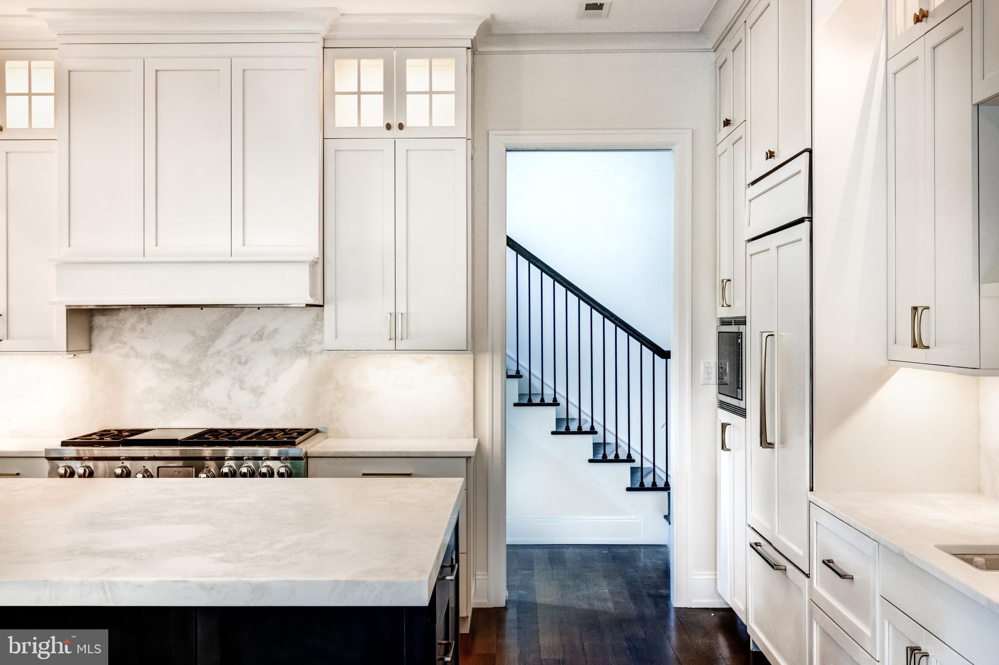 CHESTNUT HILL - Residential