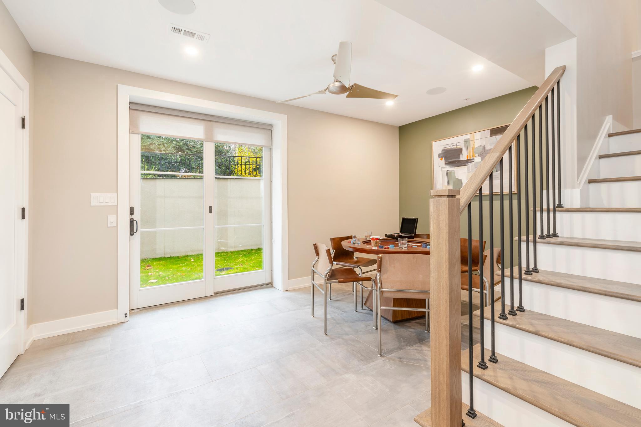 CHESTNUT HILL - Residential