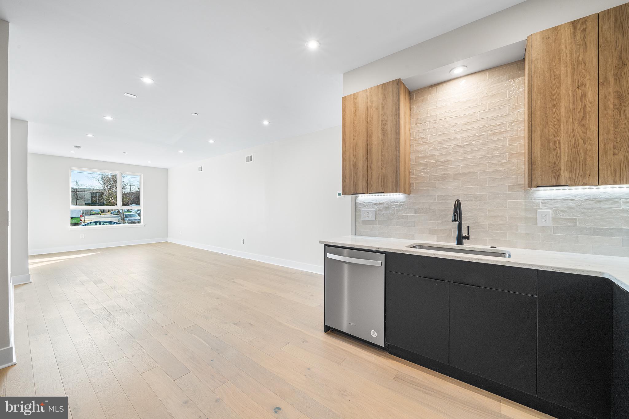 OLDE KENSINGTON - Residential Lease