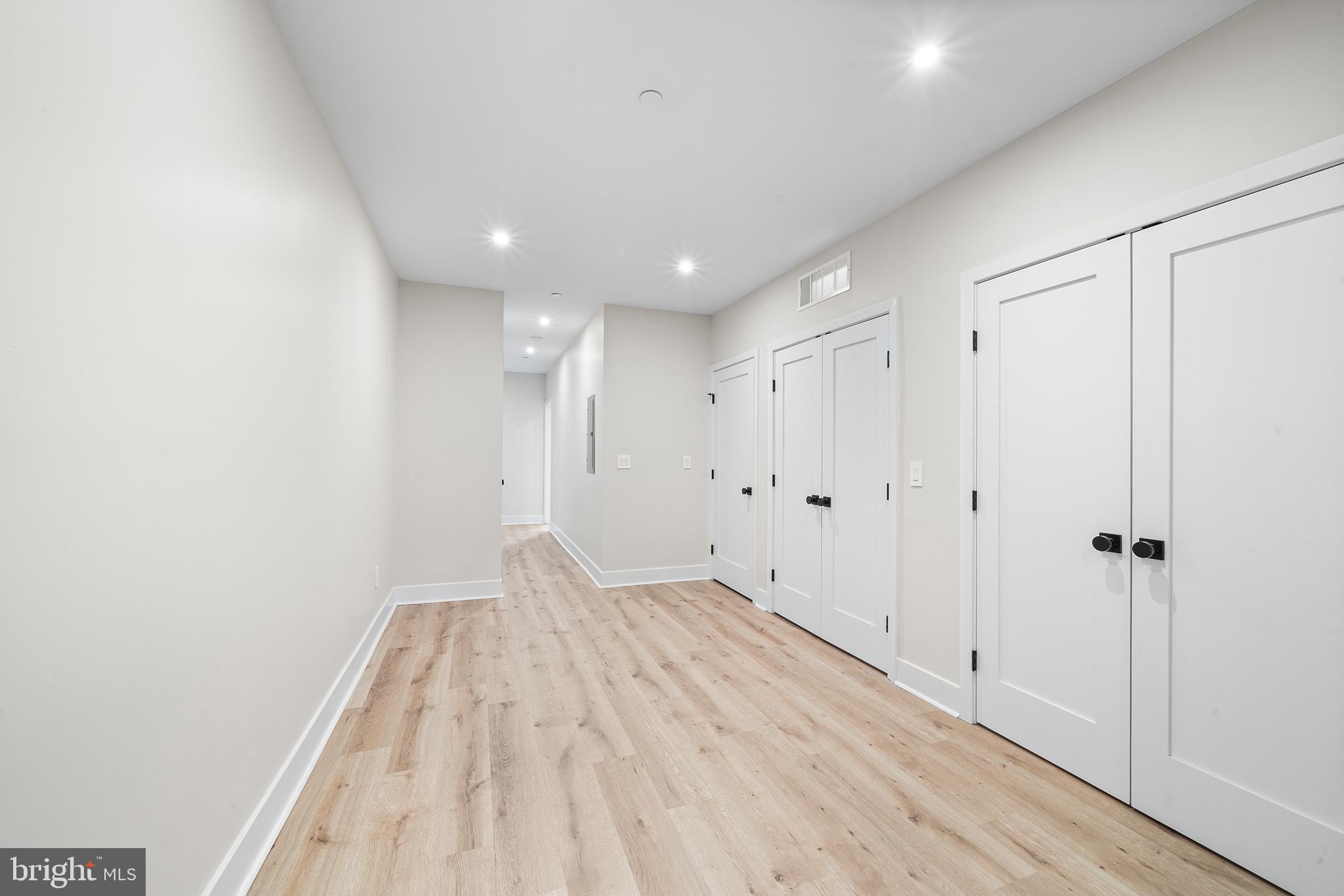 OLDE KENSINGTON - Residential Lease