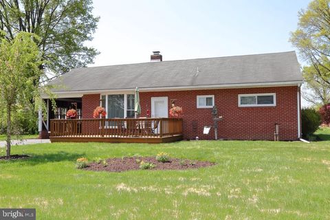 Photo of 46 PILGRIM DR, LANCASTER, PA 17603 (MLS # PALA2030182)