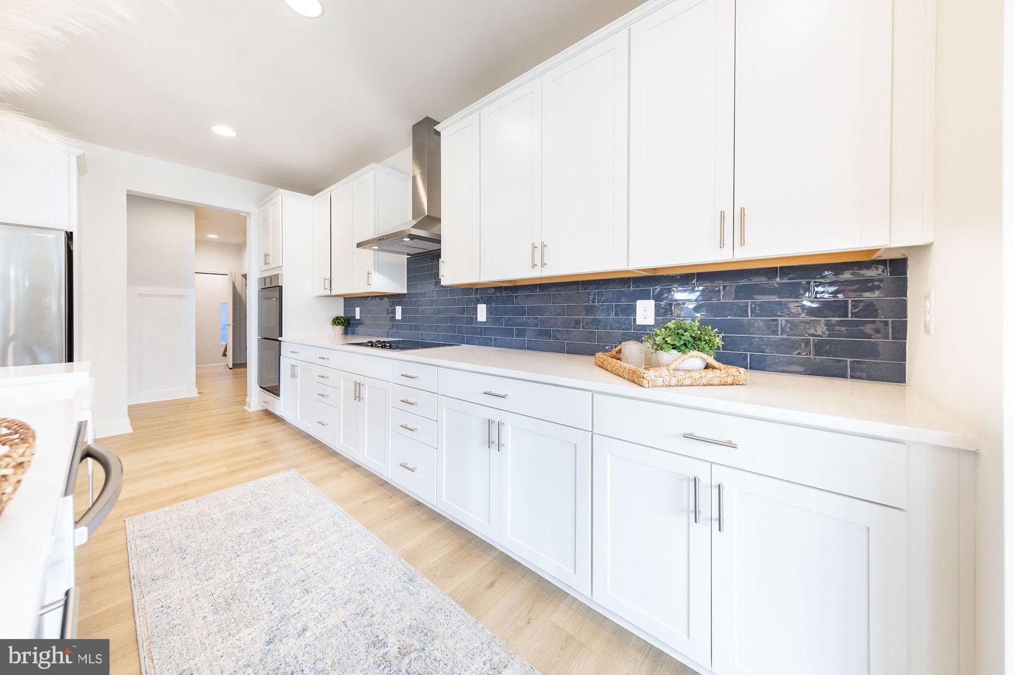 927 HEATHERFIELD LANE