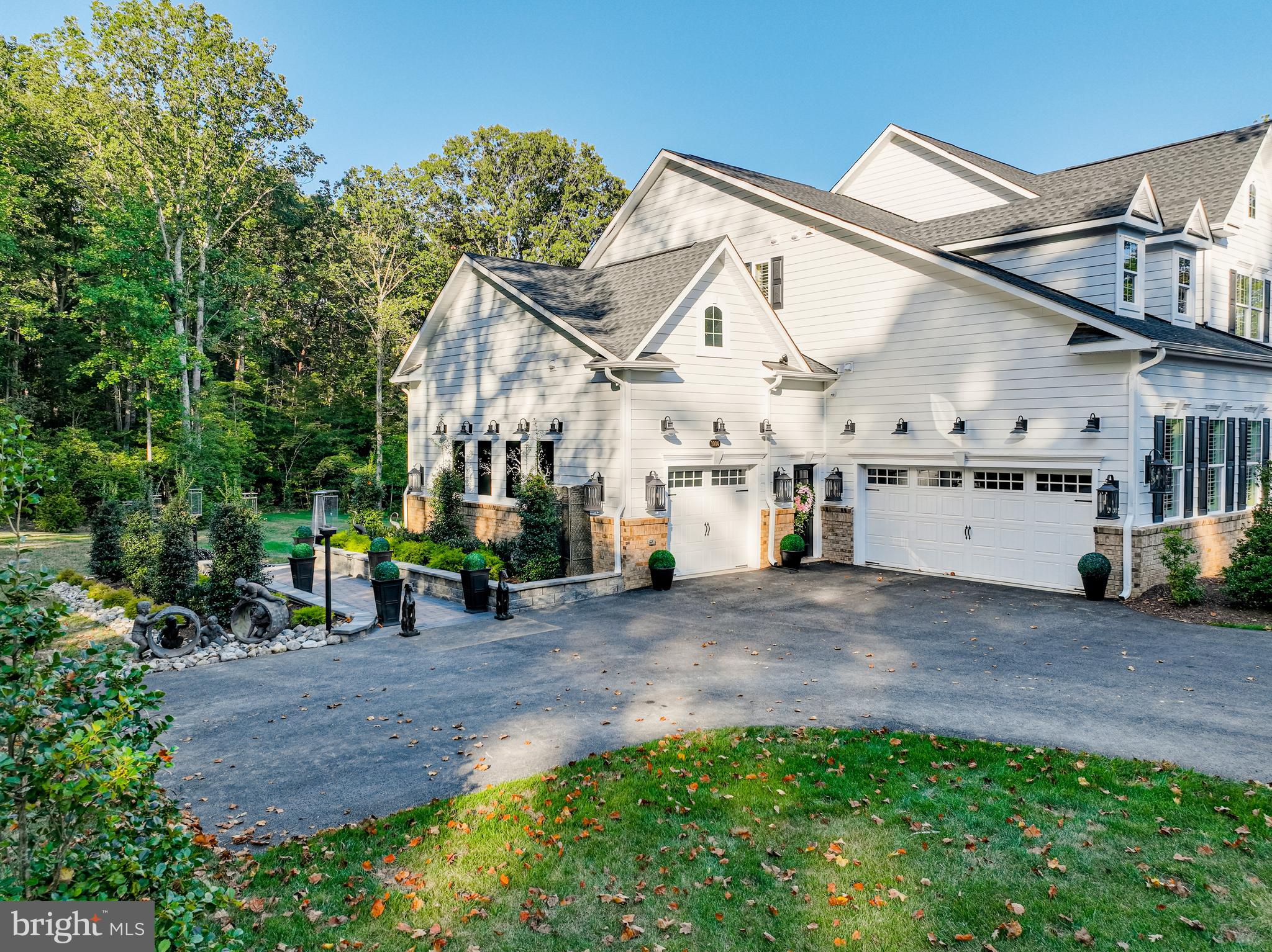 927 HEATHERFIELD LANE