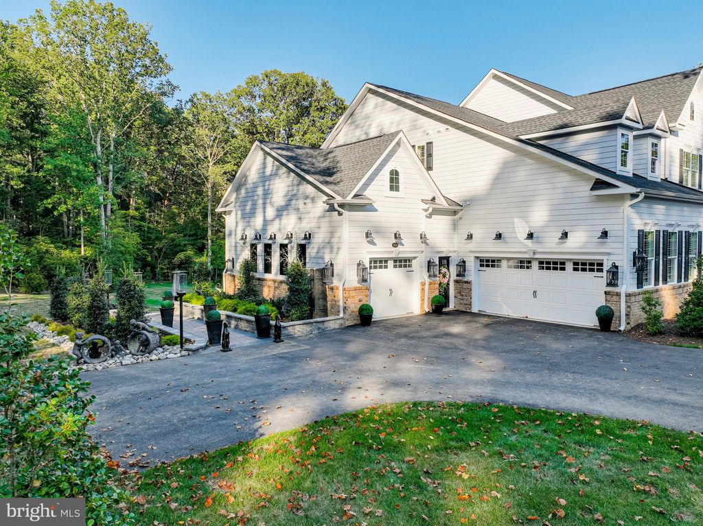 Photo of 927 Heatherfield Lane, MILLERSVILLE, MD 21108 (MLS # MDAA2119164)