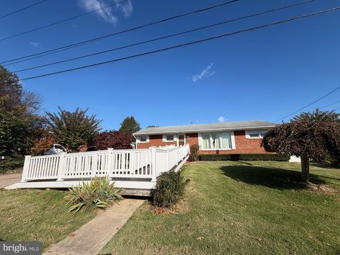Photo of 505 W 13th Street, FRONT ROYAL, VA 22630 (MLS # VAWR2012582) Photo of 505 W 13th Street, FRONT ROYAL, VA 22630 (MLS # VAWR2012582)