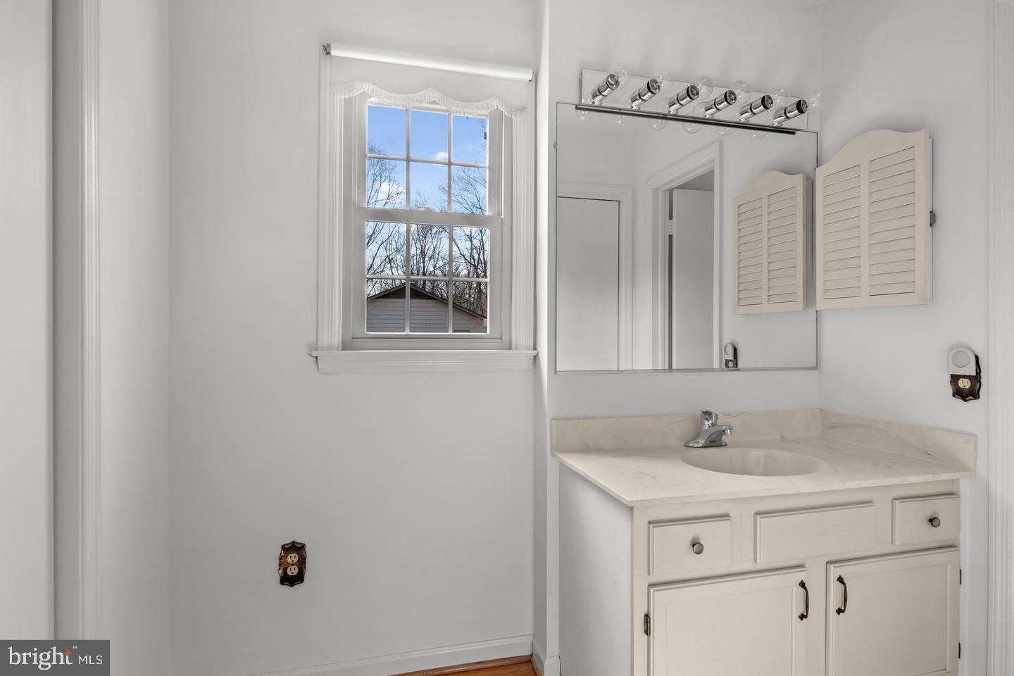 LAKE RIDGE - Residential Lease