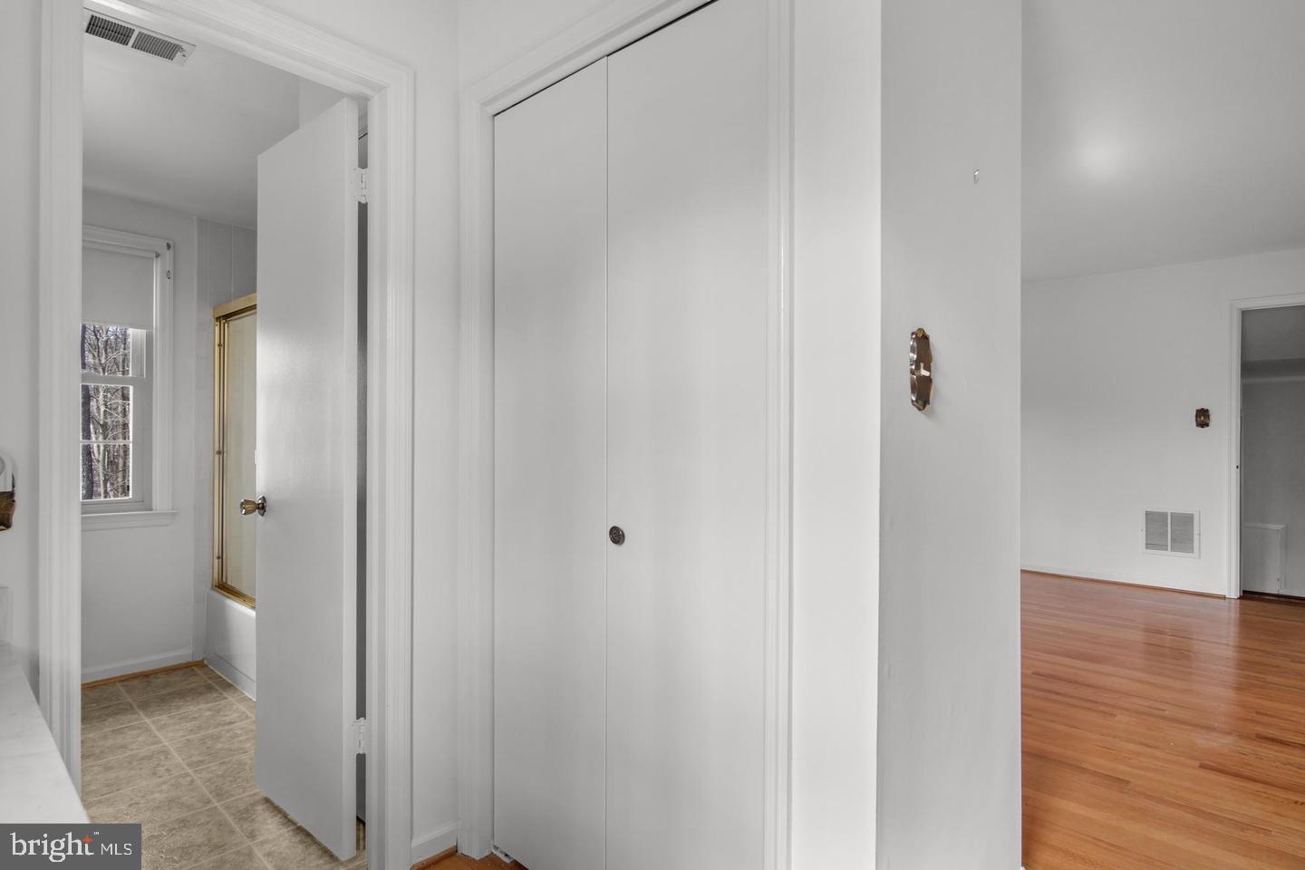 LAKE RIDGE - Residential Lease