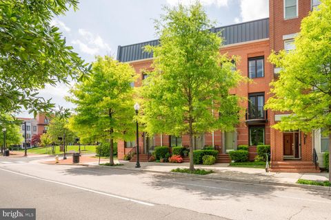 2006 POTOMAC AVENUE ALEXANDRIA VA 22301