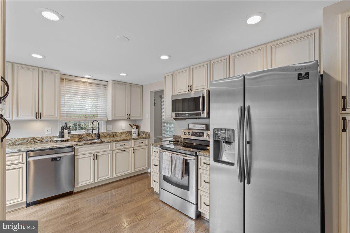 BURKE CENTRE - Residential