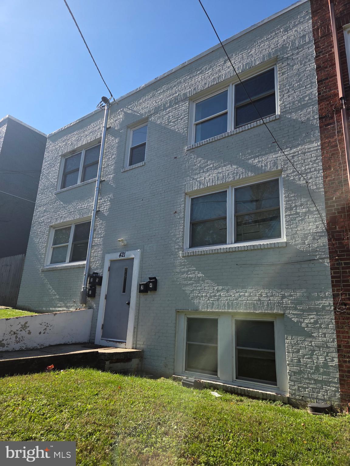 421 BURBANK STREET SE