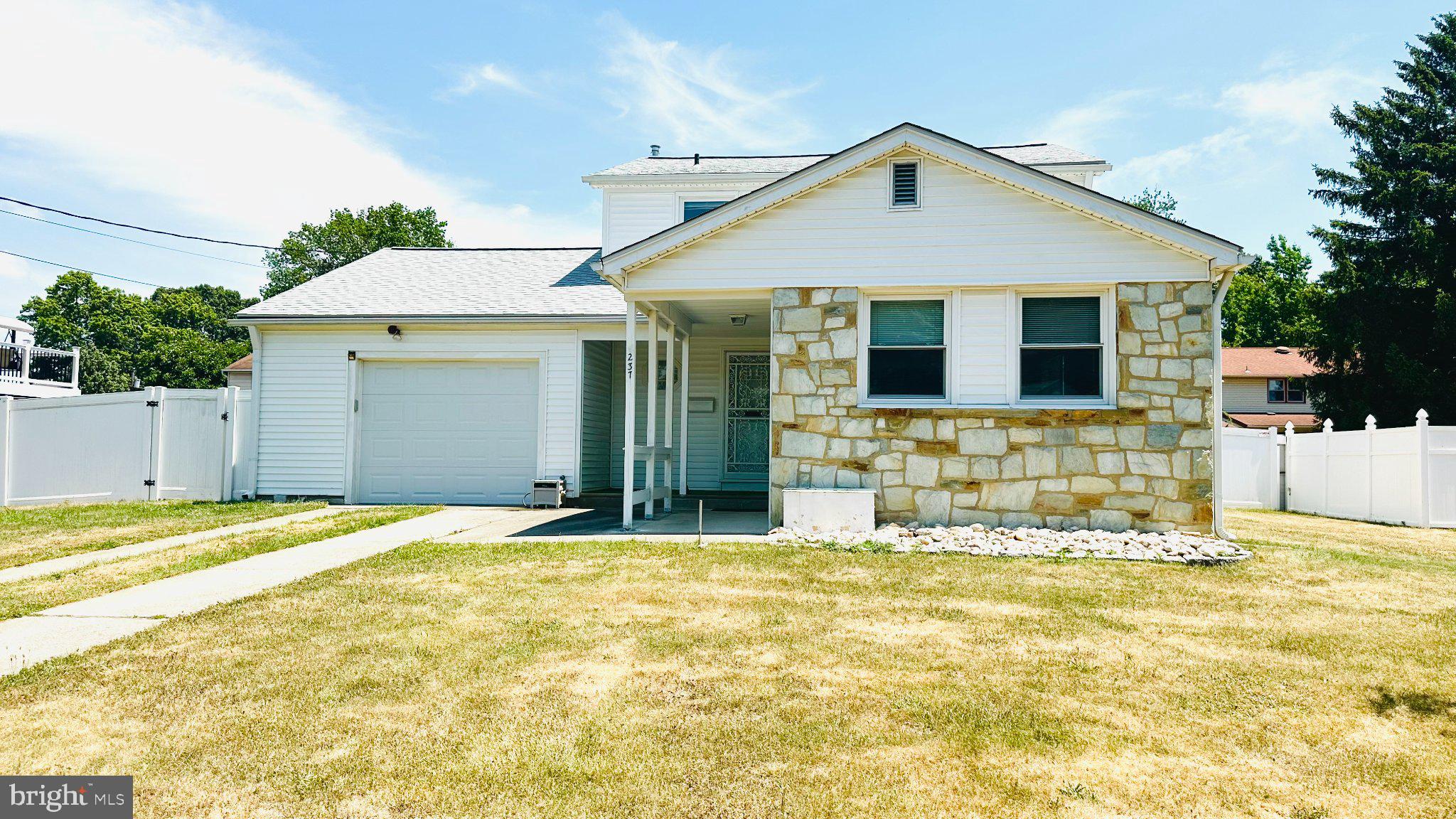 237 5TH AVENUE W