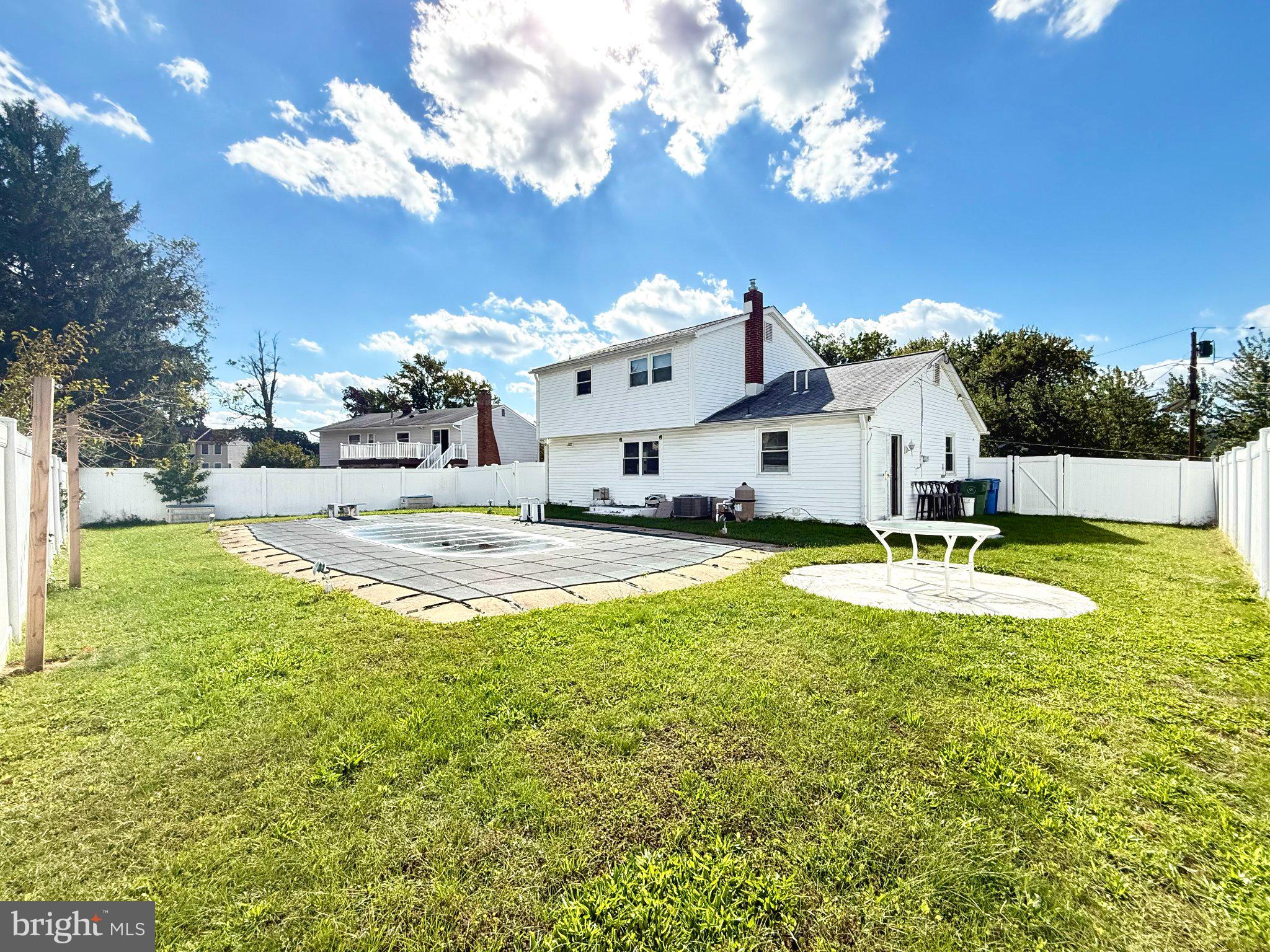237 5TH AVENUE W
