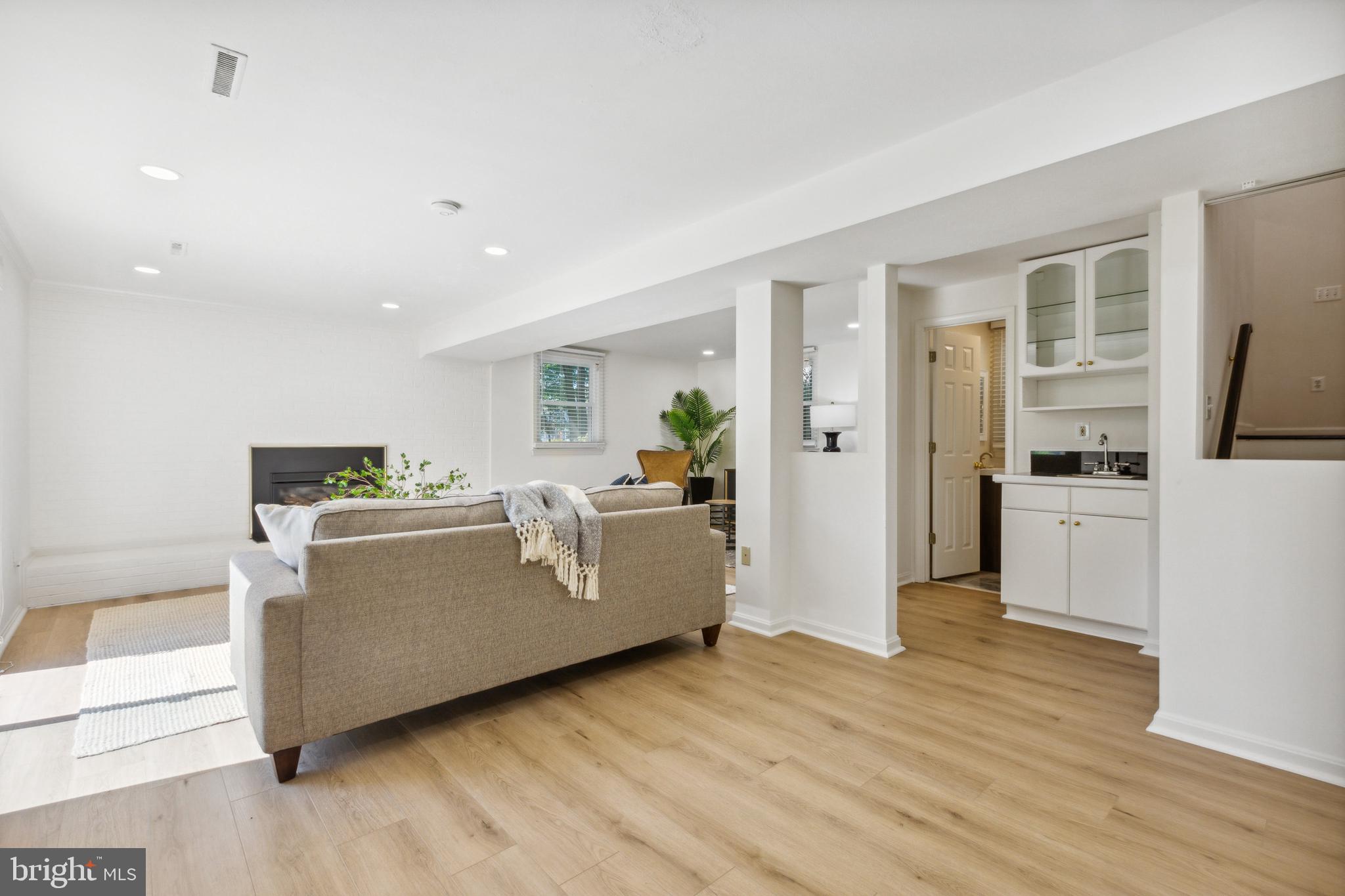 WOODFORD - Residential