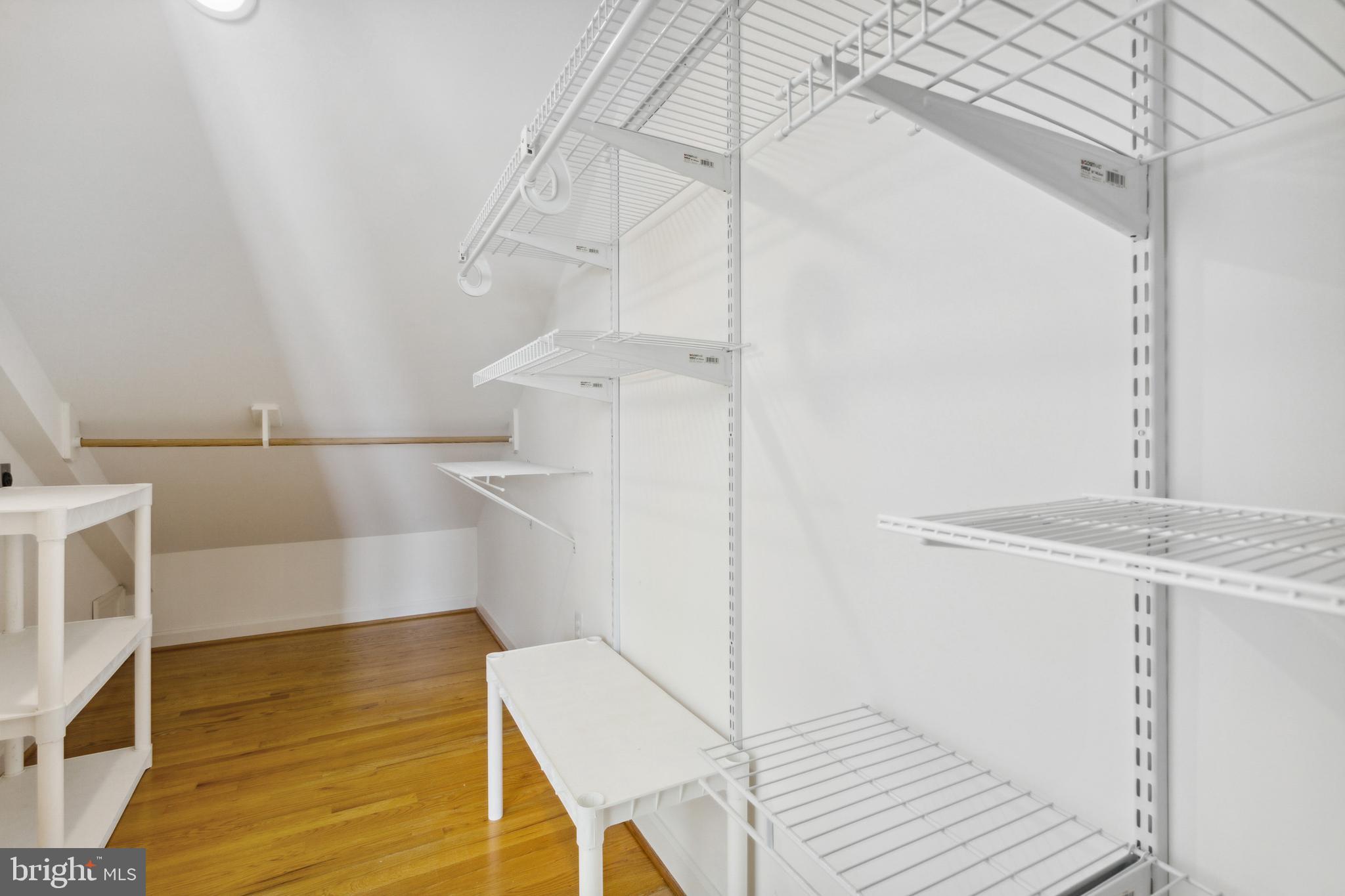 WOODFORD - Residential