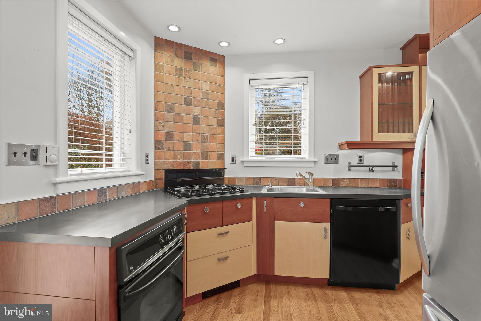 OAK CREST - Residential