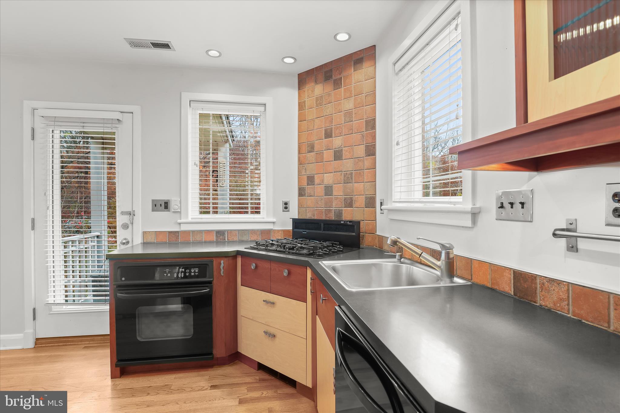 OAK CREST - Residential