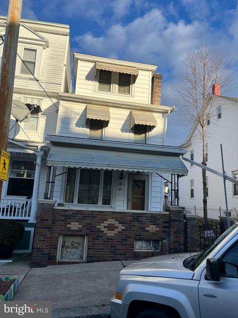 Townhouse For Sale - 321 S Vine Street<br/> MOUNT CARMEL, PA 17851
