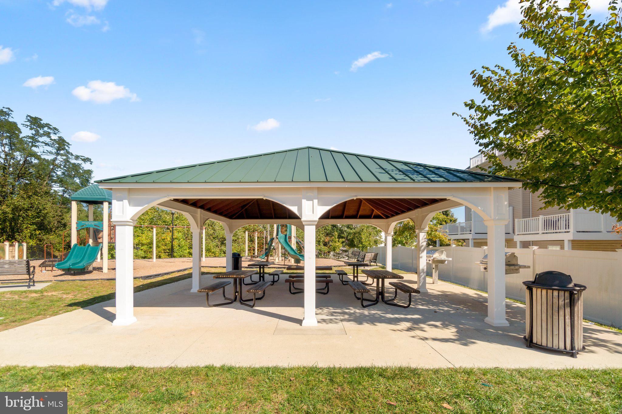 BLUE STREAM - Residential Lease