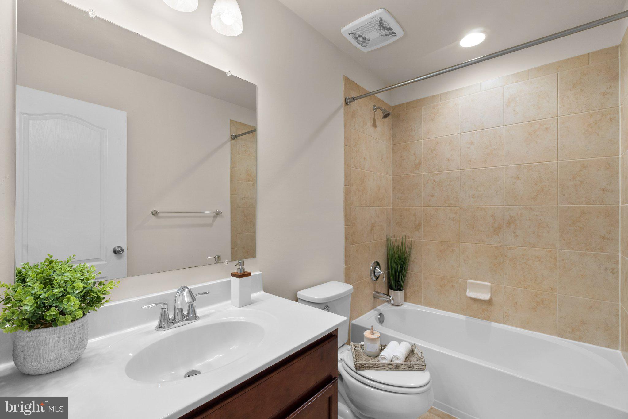 BLUE STREAM - Residential Lease