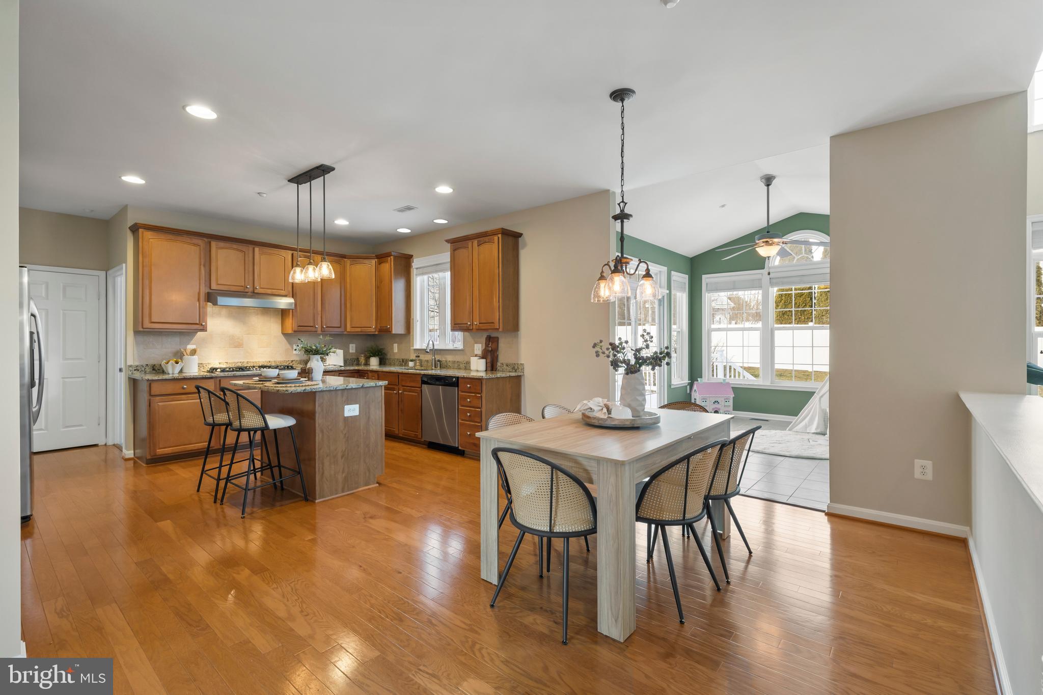 OAK CREEK - Residential