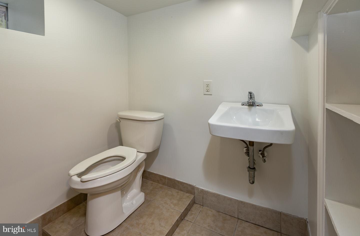 OAKMONT - Residential Lease