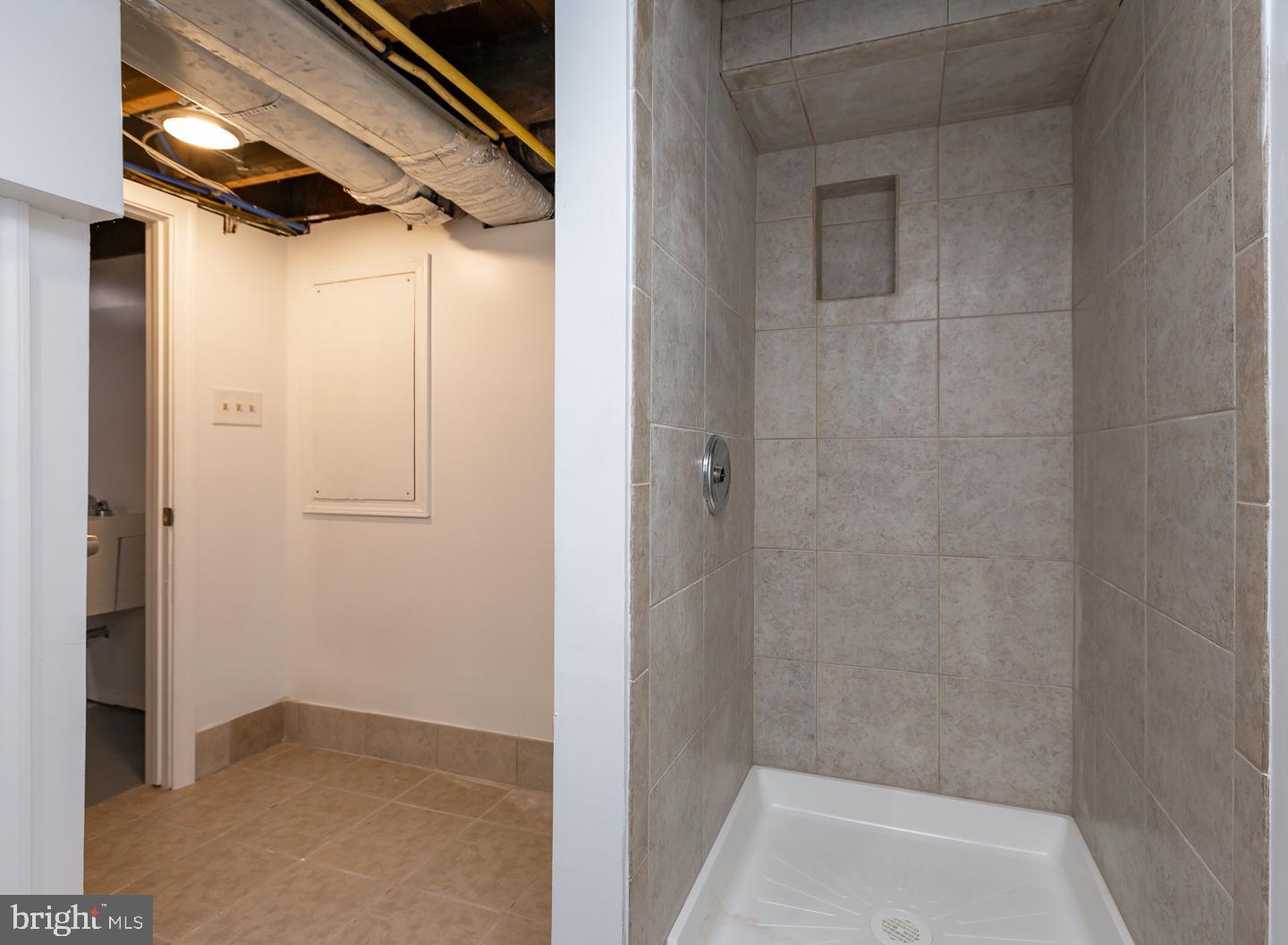 OAKMONT - Residential Lease