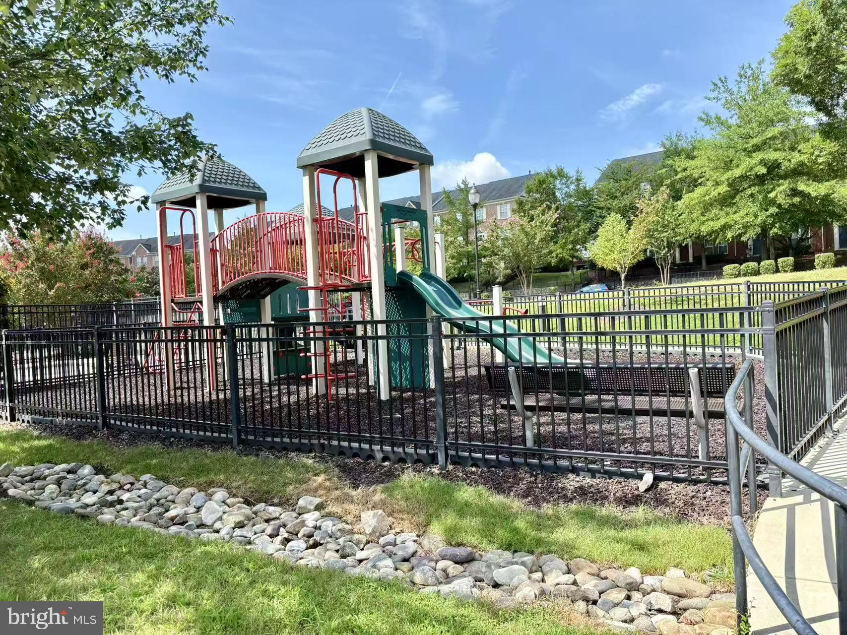 POTOMAC CLUB CONDOMINIUMS - Residential Lease