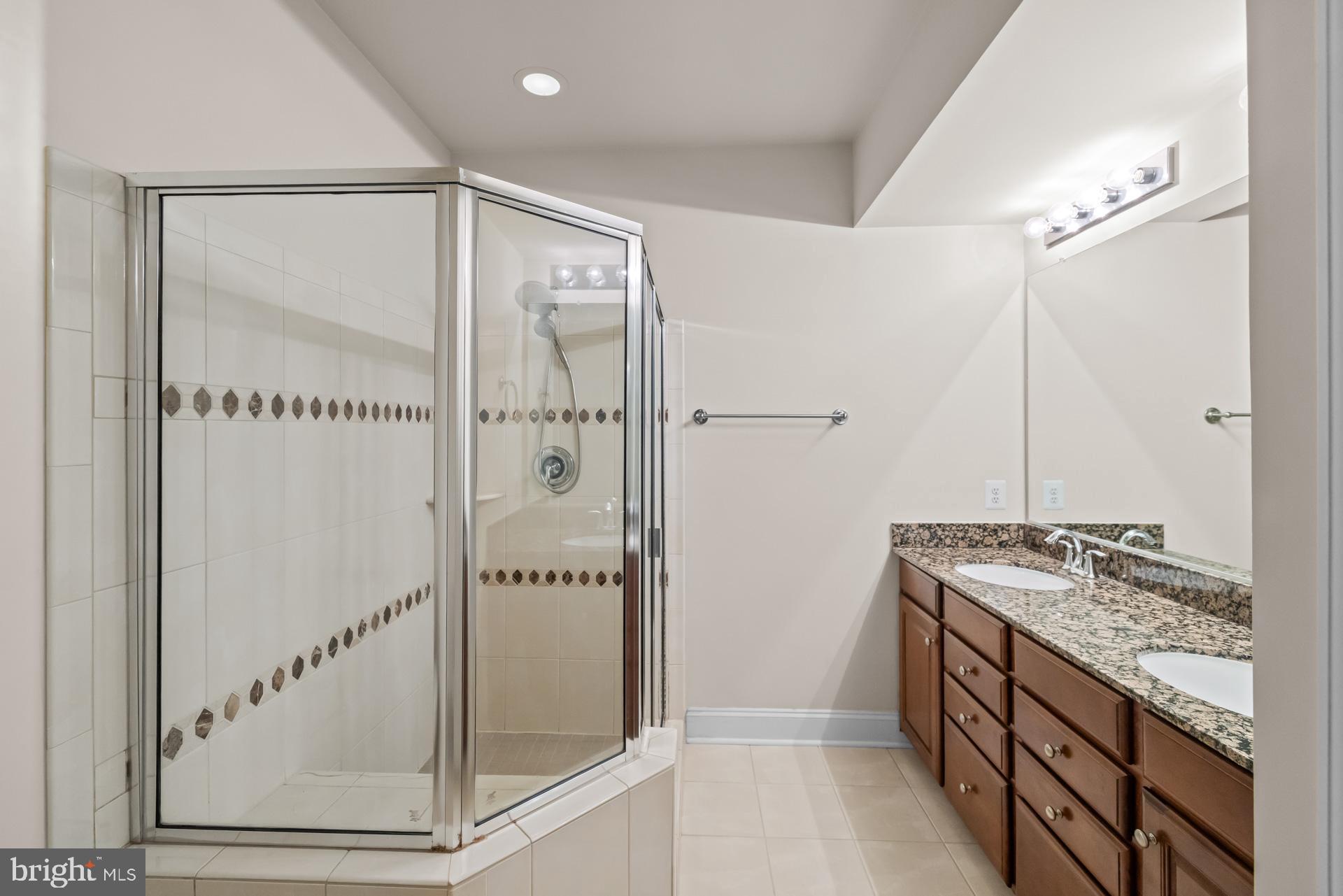 POTOMAC CLUB CONDOMINIUMS - Residential Lease